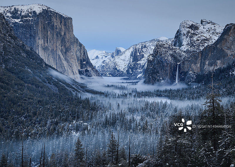 冬季的优胜美地国家公园隧道景观图片素材