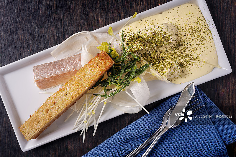 荷兰酱水波三文鱼图片素材