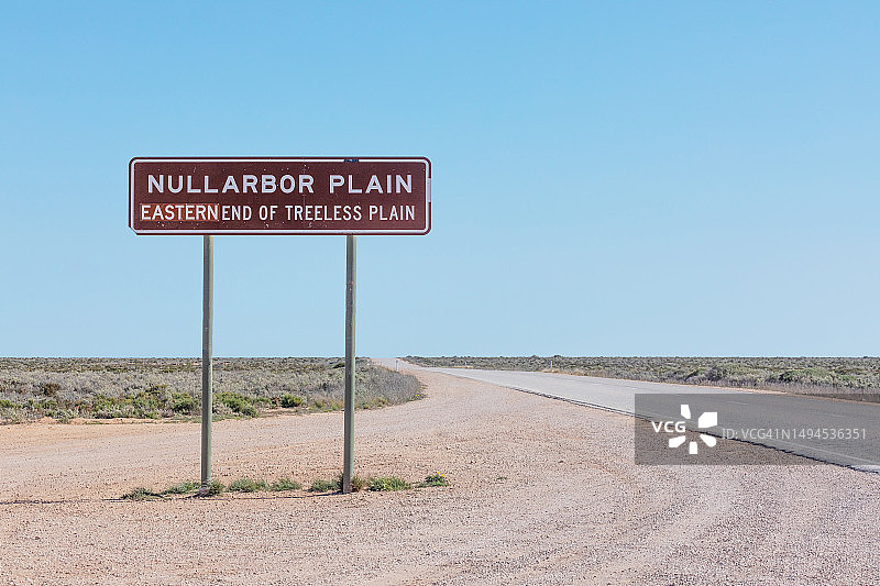 南澳大利亚纳拉伯平原路牌景观图片素材