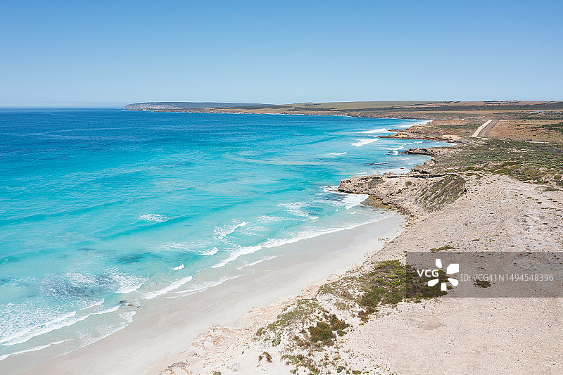 玛丽·埃利斯沉船海滩，斯利福德湾，林肯国家公园，艾尔半岛，南澳大利亚，蓝天背景留白图片素材