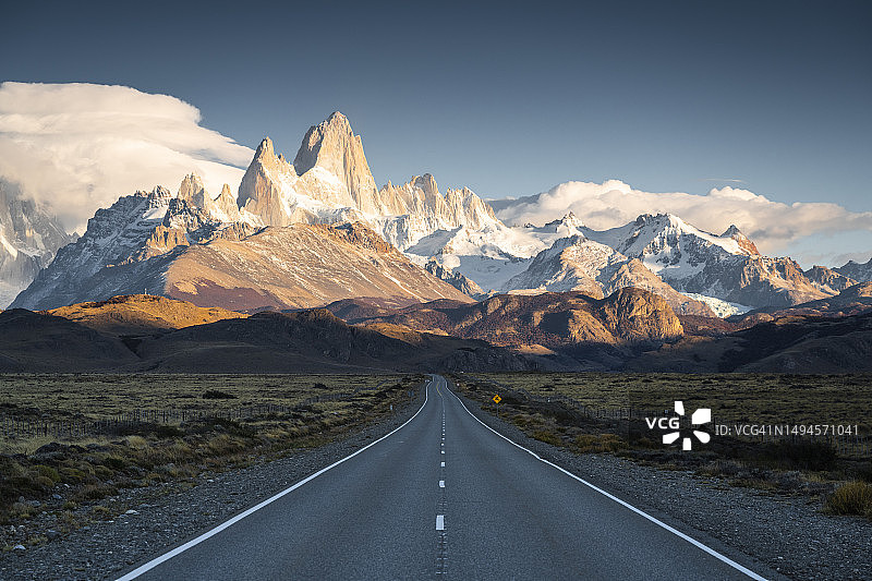 阿根廷巴塔哥尼亚菲茨罗伊峰公路图片素材