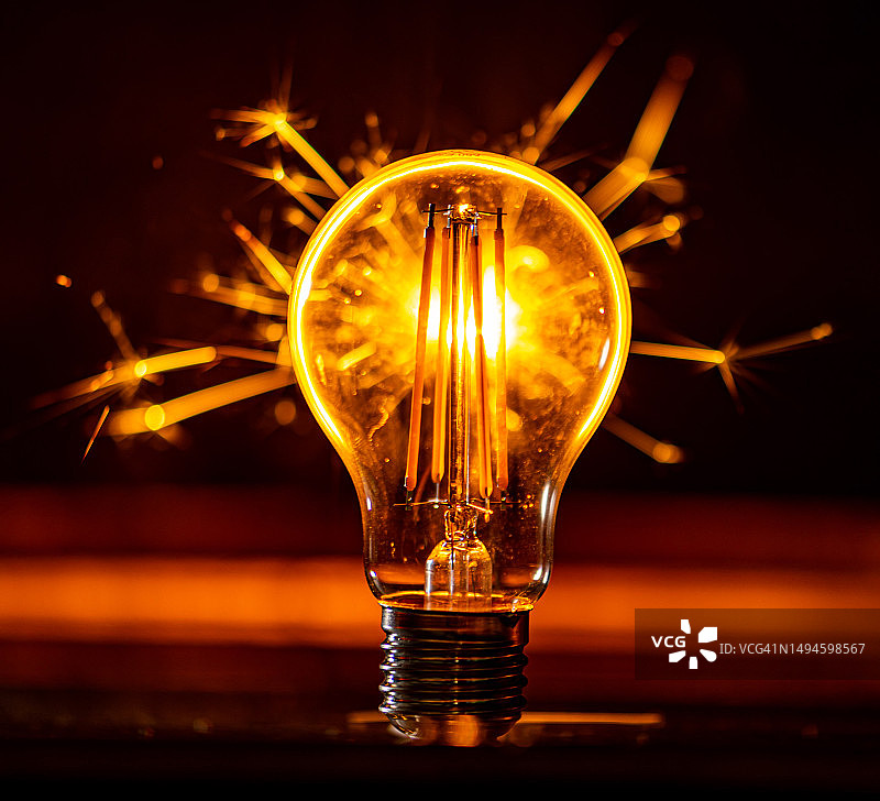 荷兰瓦尔斯发光灯泡特写图片素材