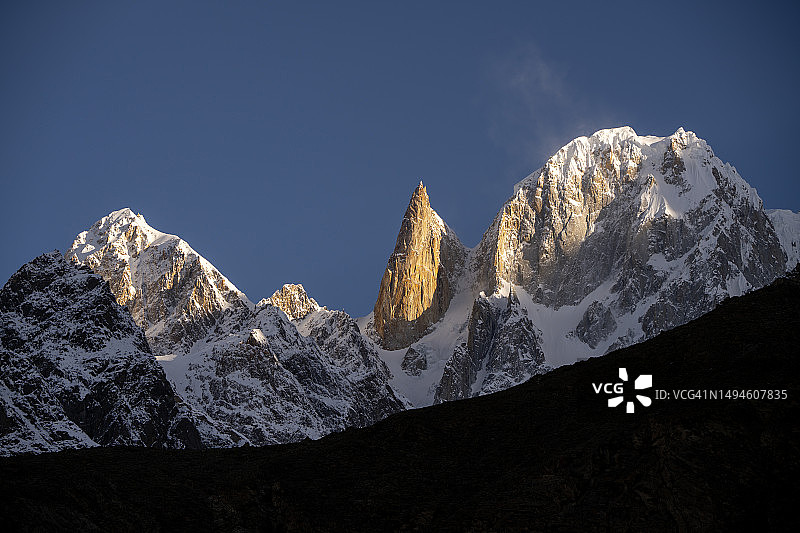 巴基斯坦喀喇昆仑山脉日出针峰景色图片素材