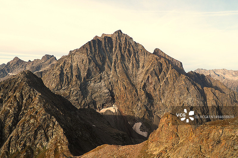 黎明第一缕曙光下的阿根泰拉山，库内奥省，皮埃蒙特，意大利图片素材