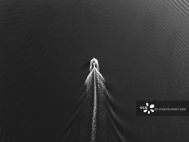 水中无固定航线，扬帆起航，英国图片素材