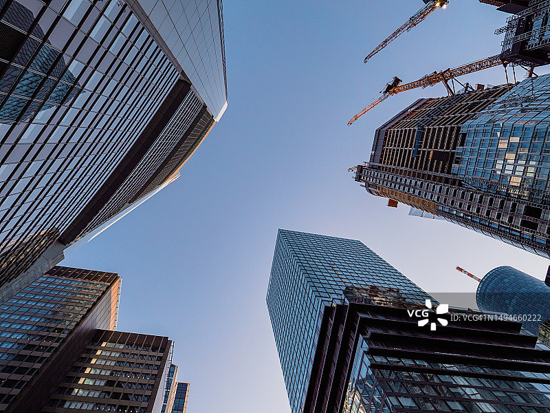 德国法兰克福商业金融区摩天大楼仰视角度图片素材