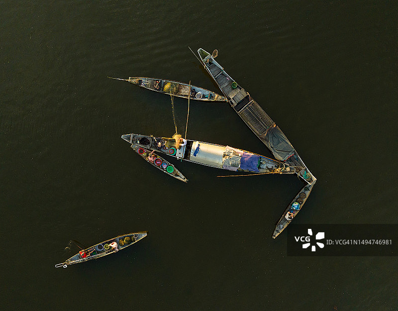 承天顺化省三江潭光 Loi 泻湖渔民的生计图片素材