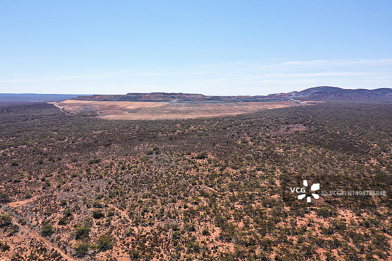 南米德尔巴克山脉矿区：位于怀阿拉以南60公里的铁矿开采区，艾尔半岛，南澳大利亚图片素材