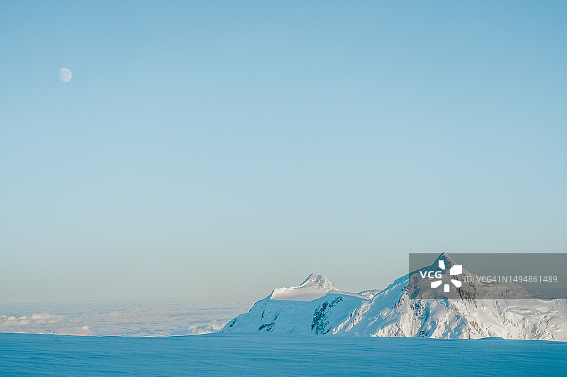从德纳里看到的阿拉斯加猎人山图片素材