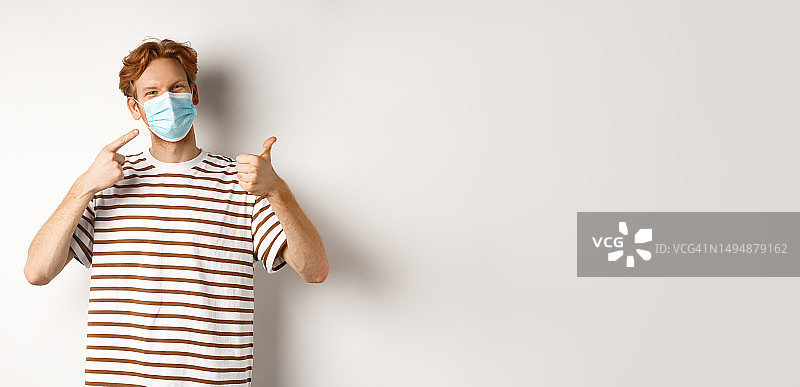 新冠疫情，疫情与社交距离概念，快乐的年轻人图片素材