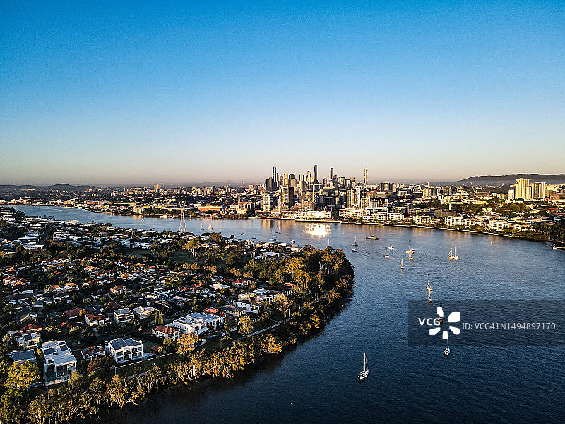 航拍布里斯班城市滨水区图片素材