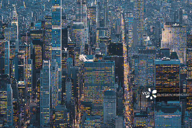纽约市天际线夜景鸟瞰图图片素材