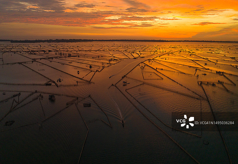 承天顺化省三江泻湖群，壮观的朱温泻湖日出图片素材