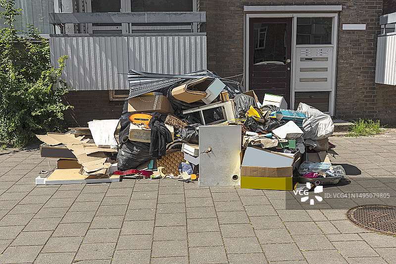 倾倒在外的街道垃圾图片素材