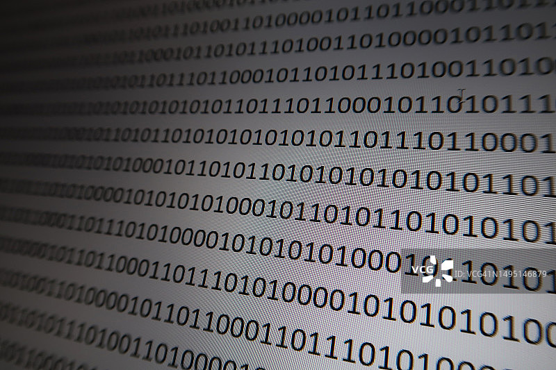 电脑屏幕上二进制代码中的0和1图片素材