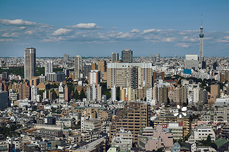东京城市摩天大楼和晴空塔图片素材