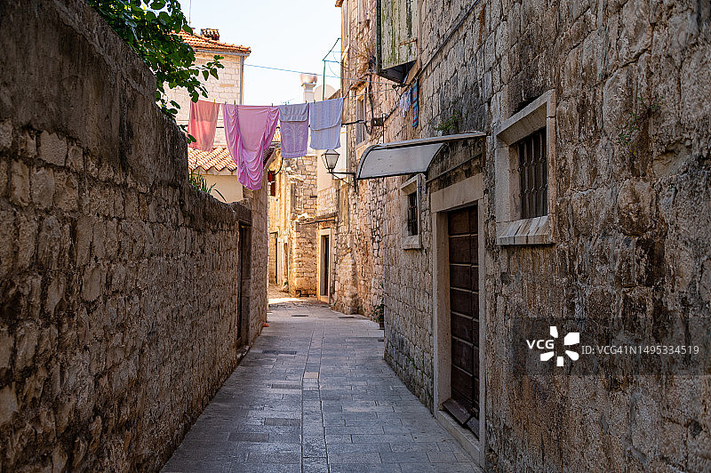克罗地亚特罗吉尔的狭窄街道图片素材