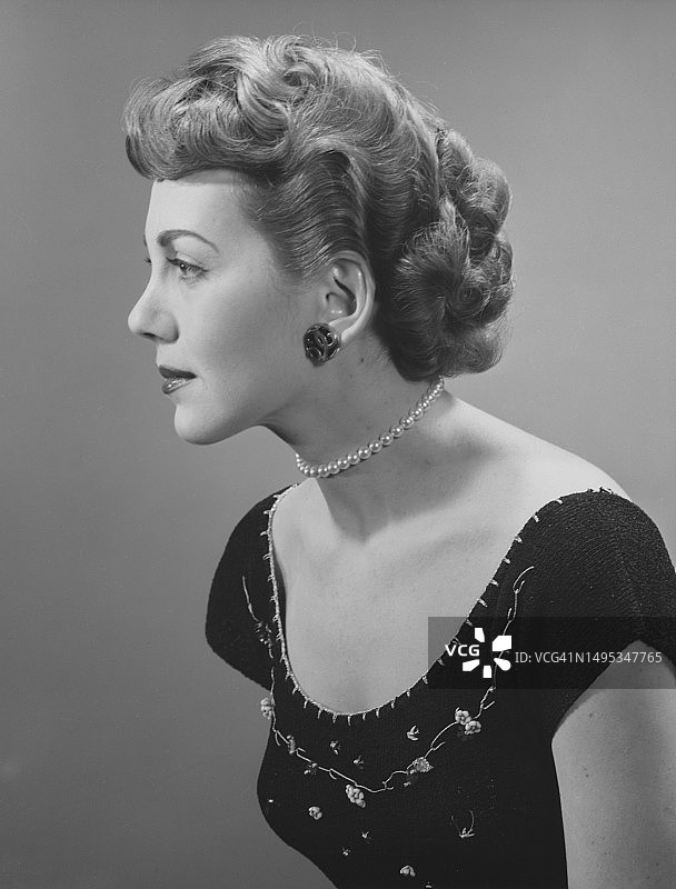 不苟言笑的女士图片素材