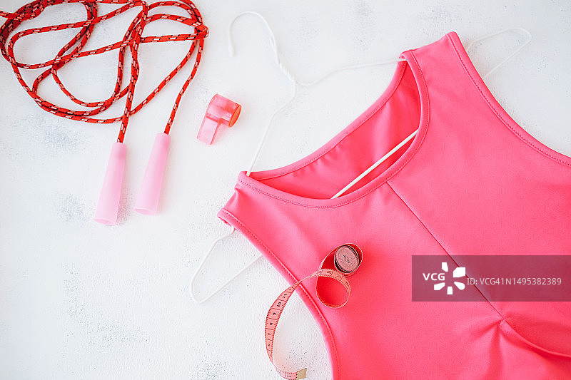 卷尺、连衣裙、哨子和跳绳图片素材