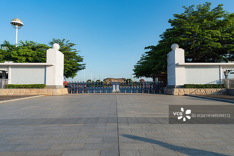入口和出口处的空旷大理石地面图片素材