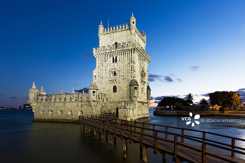蓝色时分的贝伦塔（葡萄牙里斯本）图片素材