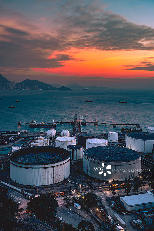 香港青衣的石化工厂暮色图片素材