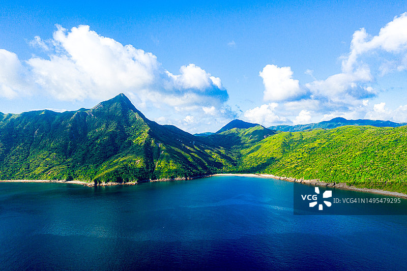 中国香港西贡海域塔门洲（又名： Grass Island）的海景无人机视角图片素材