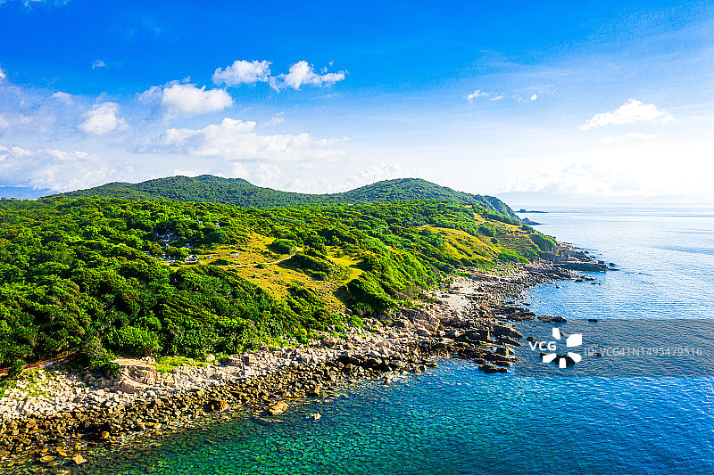 中国香港西贡海域塔门洲（又名： Grass Island）的海景无人机视角图片素材