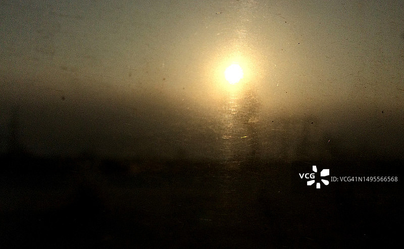 朦胧的冬季萧瑟景色图片素材