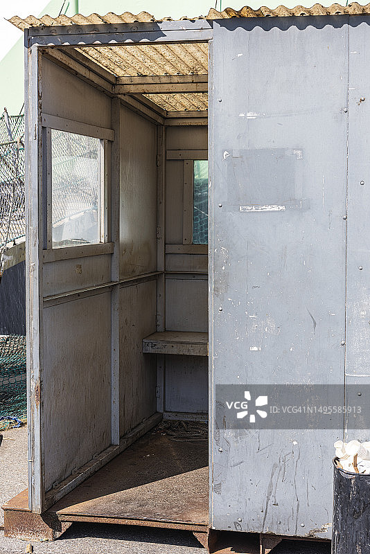 港口码头上的金属警卫室图片素材