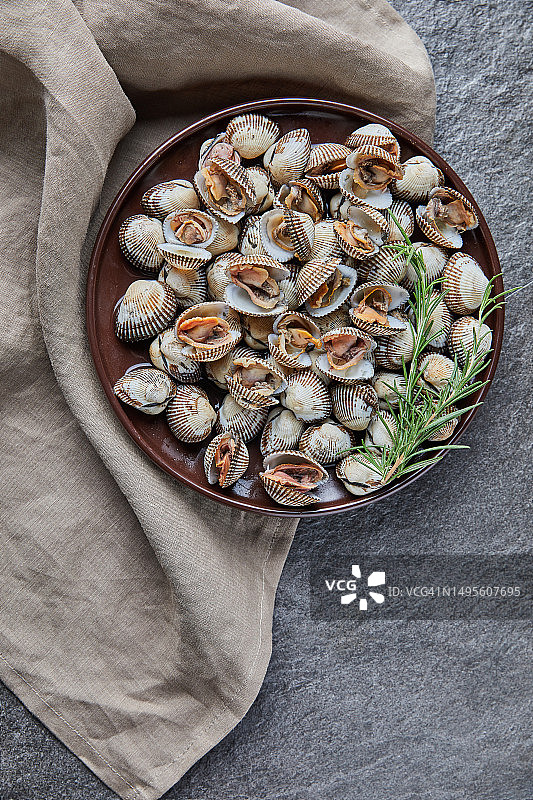 季节性食品食材：鸟蛤、海鲜、贝类、新鲜食材、清蒸菜、鸟蛤、烹饪、韩国料理图片素材
