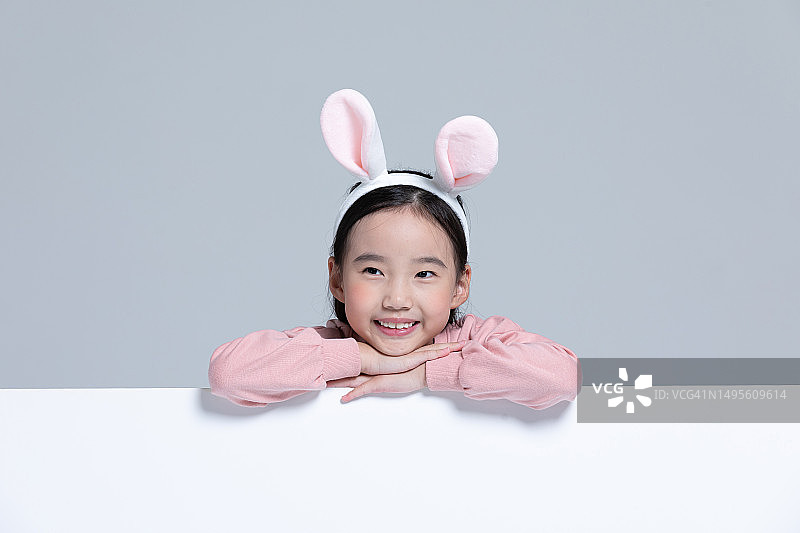 儿童兔子耳朵发箍兔年可爱留白图片素材