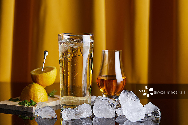 嗨棒、自制酒、鸡尾酒、酒精、柠檬、威士忌图片素材