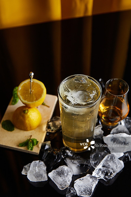 嗨棒、自制酒、鸡尾酒、酒精、柠檬、威士忌图片素材