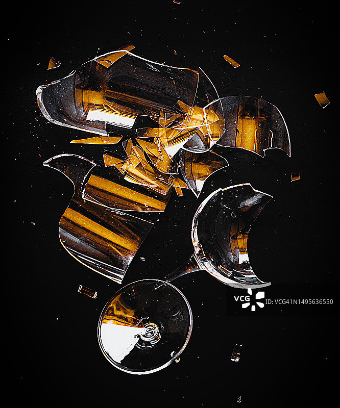 破碎的玻璃图片素材