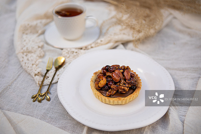 焦糖牛奶酱和焦糖干果派图片素材