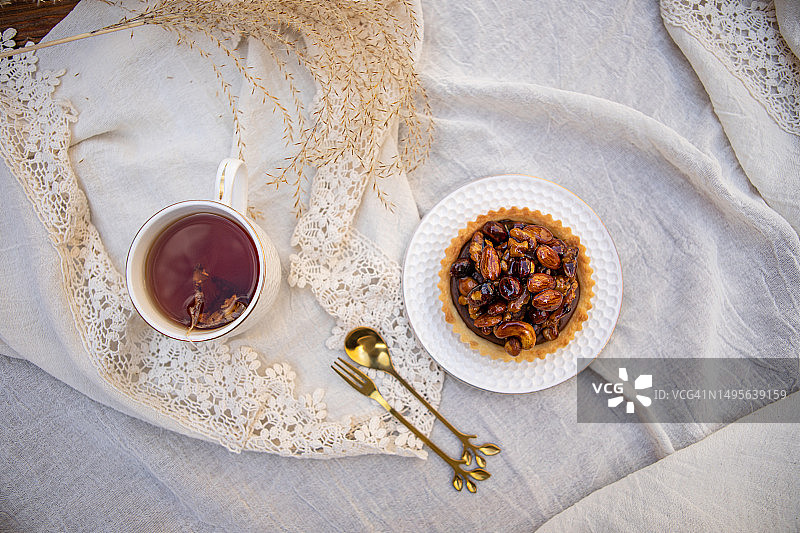 焦糖牛奶酱和焦糖干果派图片素材