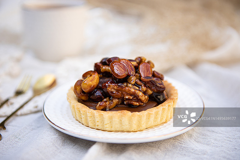 焦糖牛奶酱和焦糖干果派图片素材