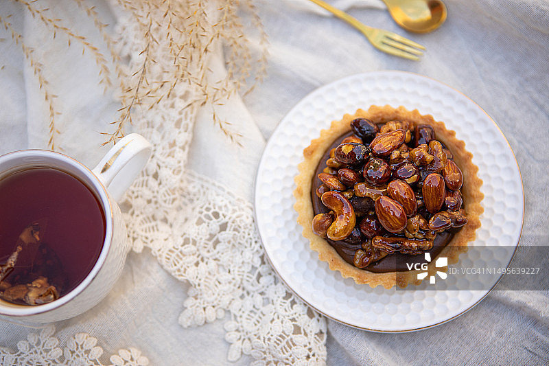 焦糖牛奶酱和焦糖干果派图片素材