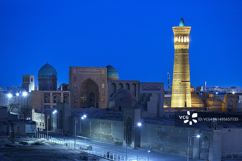 乌兹别克斯坦布哈拉的“Poi Kalan”建筑群，包括“米里-阿拉伯”伊斯兰学校、“卡兰清真寺”和“卡兰宣礼塔”图片素材