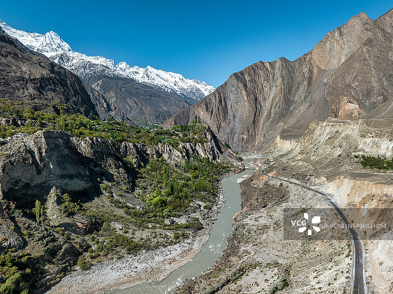 吉尔吉特-巴尔蒂斯坦喀喇昆仑公路、喜马拉雅山脉和河流风光图片素材