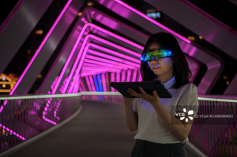 元宇宙虚拟现实技术体验图片素材