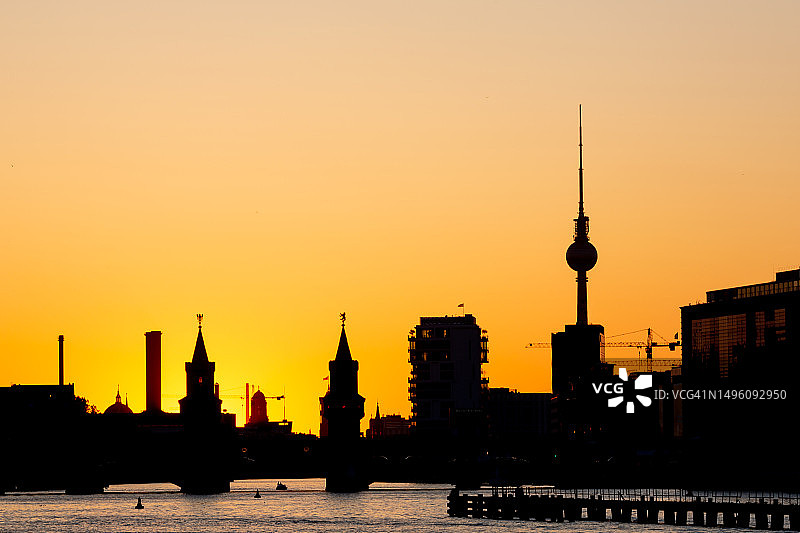 柏林城市天际线剪影图片素材