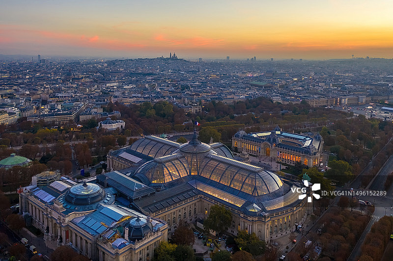 巴黎大皇宫和小皇宫的日落航拍图片素材