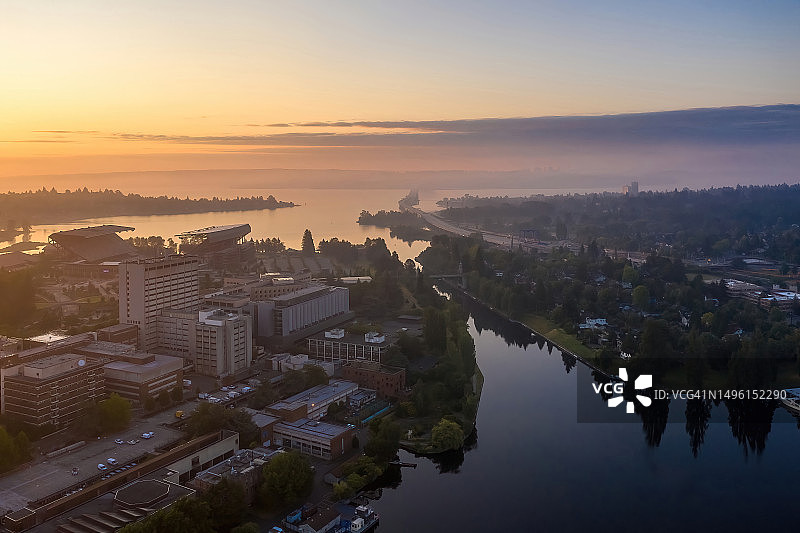 华盛顿大学和蒙特莱克日出航拍，西雅图图片素材