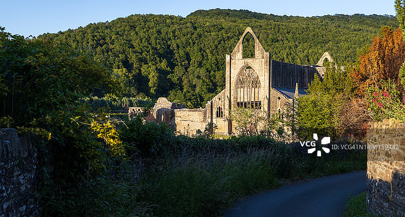威尔士蒙茅斯郡廷tern修道院遗址图片素材