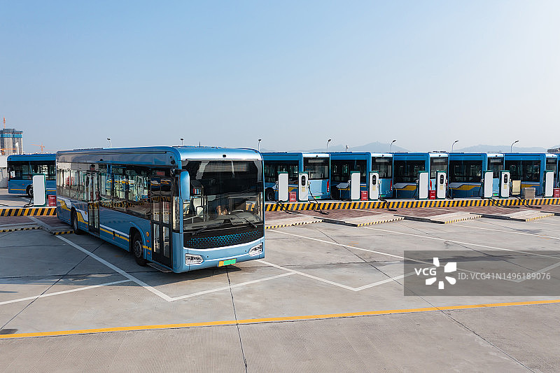 电动巴士充电站图片素材