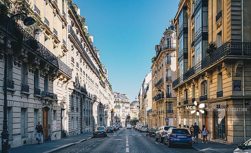 巴黎市中心街景的清晨景色图片素材