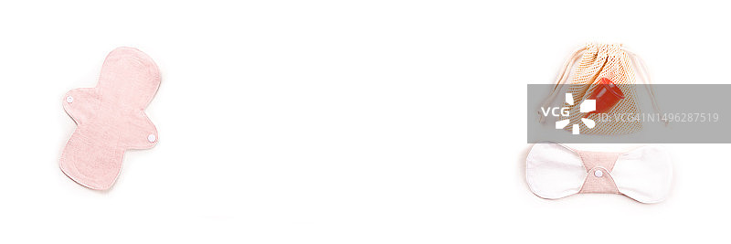 白色背景上的可重复使用布制月经垫和月经杯的banner图片素材