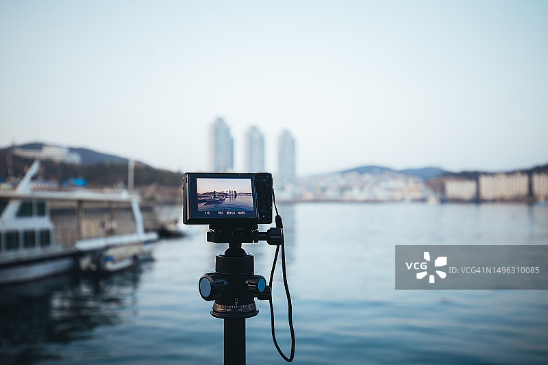 日落时分取景器中的大连渔人码头城市景观图片素材